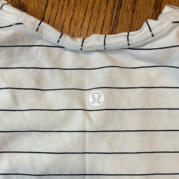Lululemon Women's Love Crewneck T-Shirt, black and white stripes. Size: 4 - Picture 5 of 5